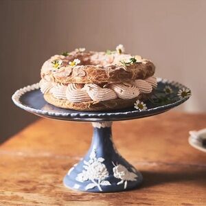 NWT ANTHROPOLOGIE Turkuaz Kitchen Posy Floral Cake Stand Blue White